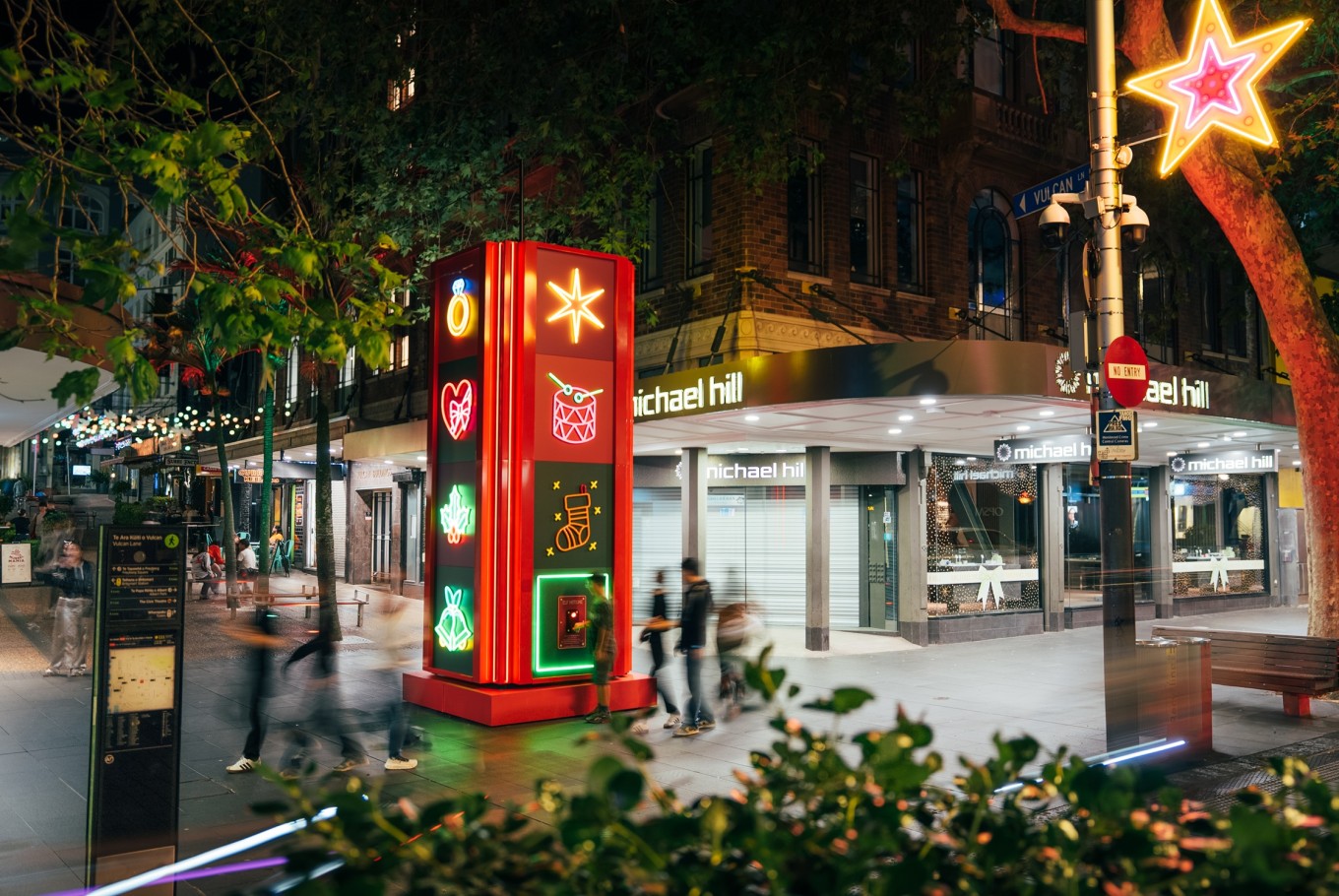 A Christmas themed pillar on Queen St. 