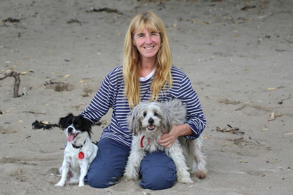 2. When Pat met Suzie - Suzie and Pat chilling at Whananaki.jpg