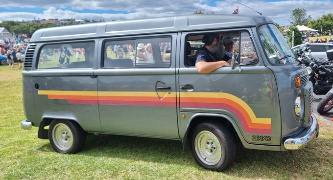 VW Kombi_gk3igdq5.jpg