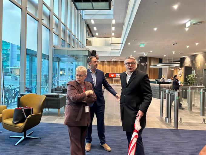 79C3552f Fe66 4E0f Ba9b Dc16fabbfbe4